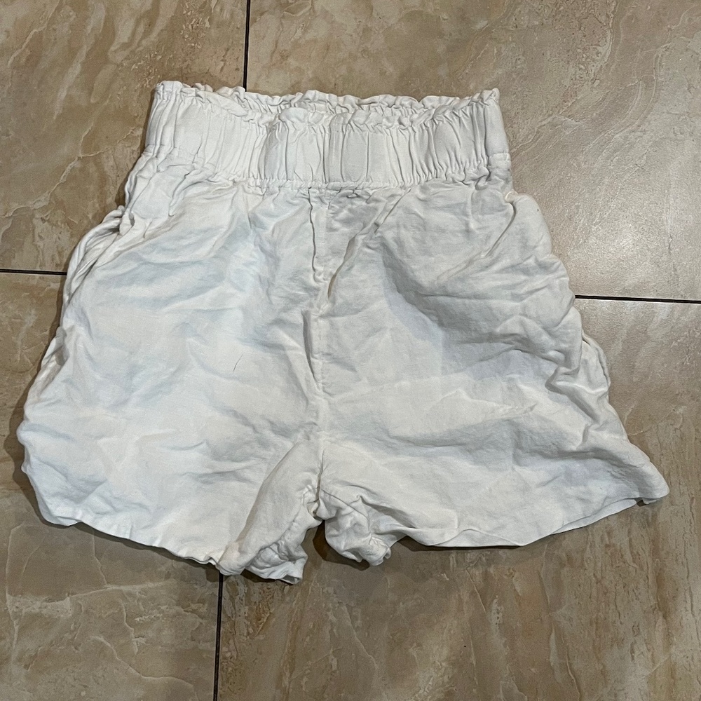 H&M white flowy shorts XS